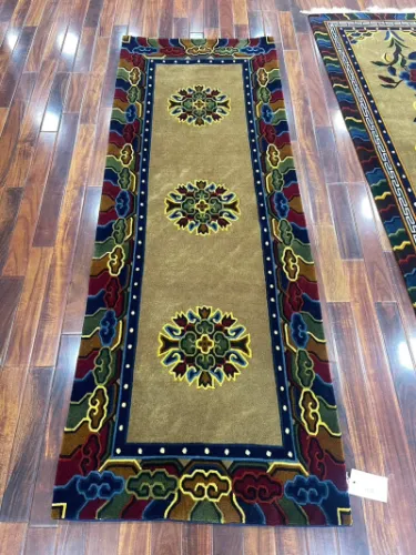 Olive Cloud-Band Medallion Runner
